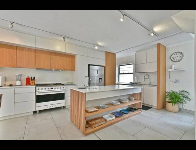 3 BEDROOM TOWNHOUSE FOR SALE IN DUNKELD WEST